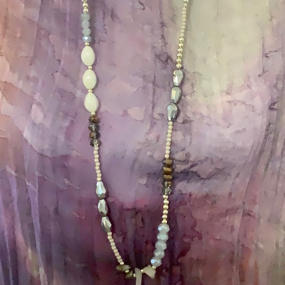 Costume jewelry 🦋 necklace and earrings